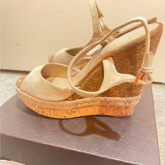 Gucci Tan Platform Sandals with Cork Soles. Size 38 - Picture 2 of 6